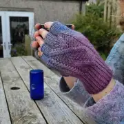Hand dyed fingerless gloves XS image 4