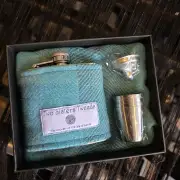 Hipflask with Two Sisters Tweed cover giftset image 1