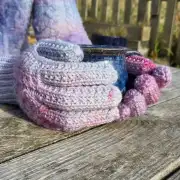 Hand dyed gloves - M image 2