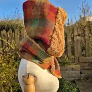 Three Sisters Tweed Hooded scarf image 4