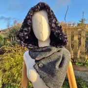 Three Sisters Tweed Hooded scarf image 4