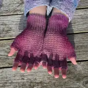 Hand dyed fingerless gloves M image 5