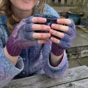 Hand dyed fingerless gloves XS image 5
