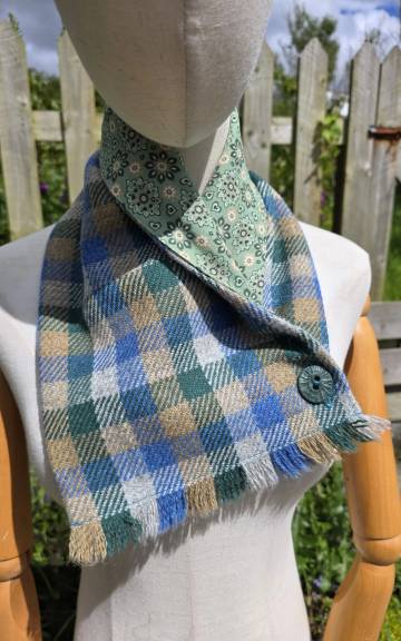 Two Sisters lambswool Tweed neck warmer