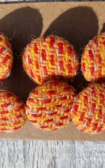 Three Sisters Tweed Buttons - 3 4