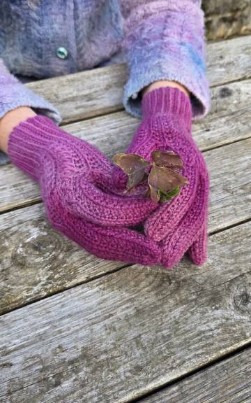 Hand dyed gloves - S
