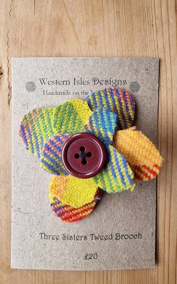 Amor Tweed pin brooch
