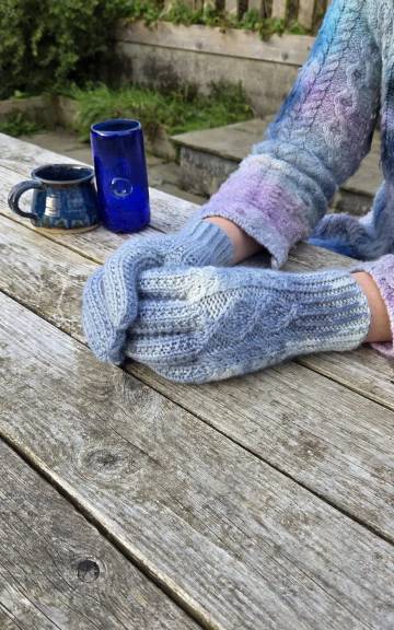 Hand dyed gloves - L