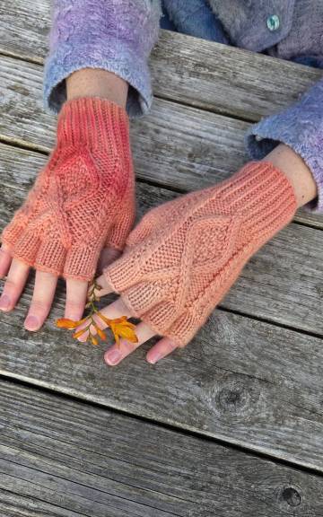 Hand dyed fingerless gloves XS