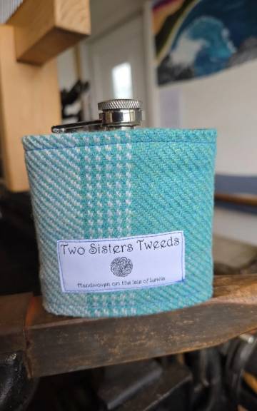 Hipflask with Two Sisters Tweed cover