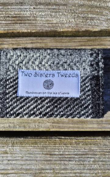 Two Sisters Tweed Card Holder