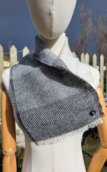 Two Sisters Tweed Neckwarmer gotland