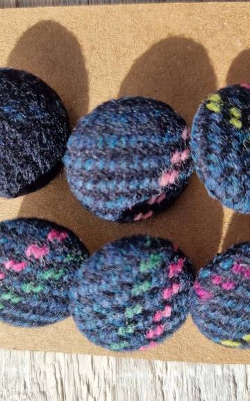 Three Sisters Tweed Buttons - 4 4