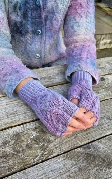 Hand dyed fingerless gloves M