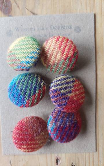 Amor Tweed Buttons