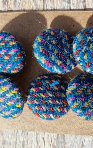 Three Sisters Tweed Buttons - 6 3