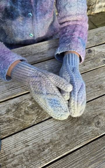 Hand dyed mittens - S