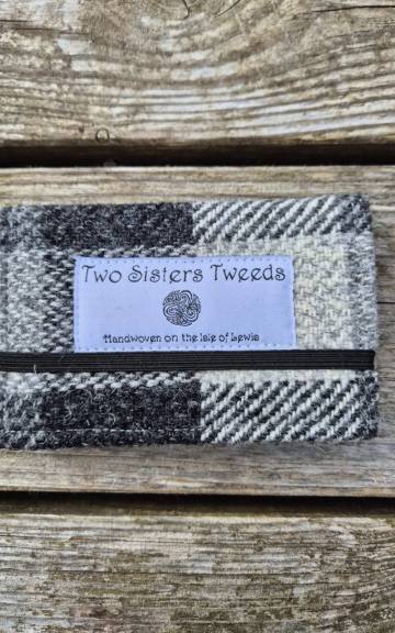 Two Sisters Tweed Card Holder