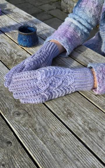 Hand dyed gloves - L