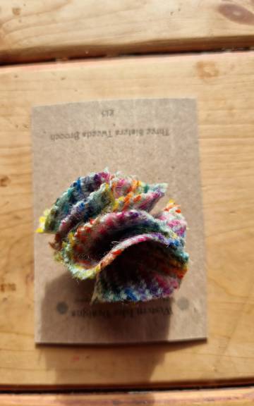 Three Sisters Tweed pin brooch