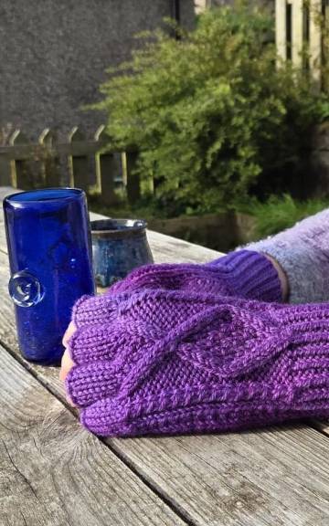 Hand dyed fingerless gloves M
