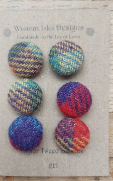 Amor Tweed Buttons