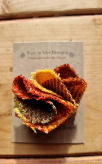 Three Sisters Tweed pin brooch
