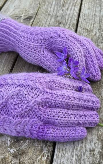 Hand dyed gloves - M