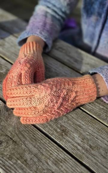 Hand dyed gloves - M