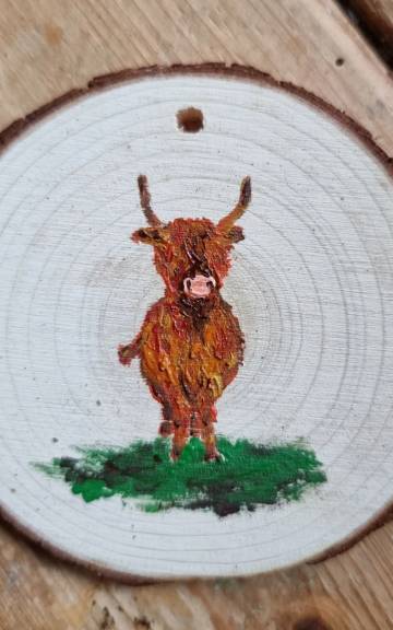 Heilan coo on wood slice