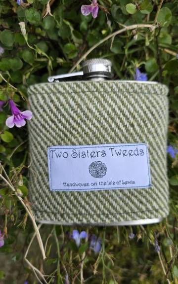 Hipflask with Two Sisters Tweed cover