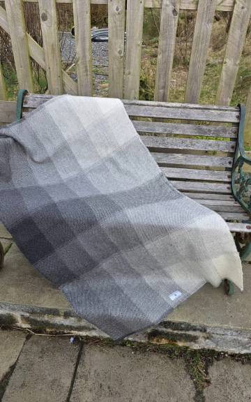 Two Sisters Tweed Throw gotland