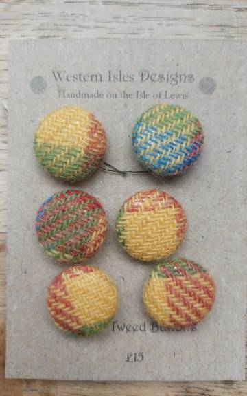 Amor Tweed Buttons
