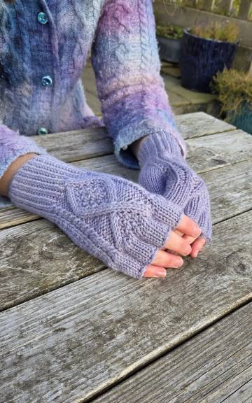 Hand dyed fingerless gloves M