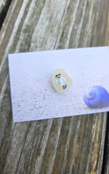 Painted sea glass pin badge