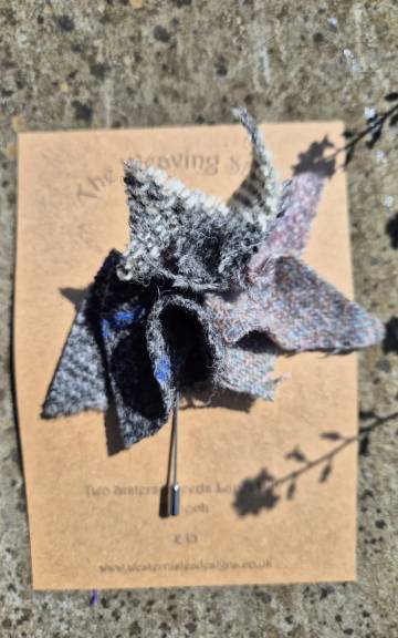 Tweed lapel pin brooch