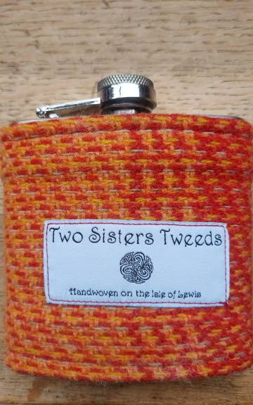 Hipflask with Two Sisters Tweed cover