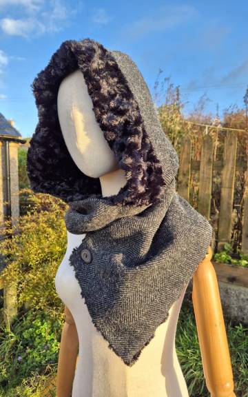 Three Sisters Tweed Hooded scarf