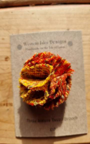 Three Sisters Tweed pin brooch