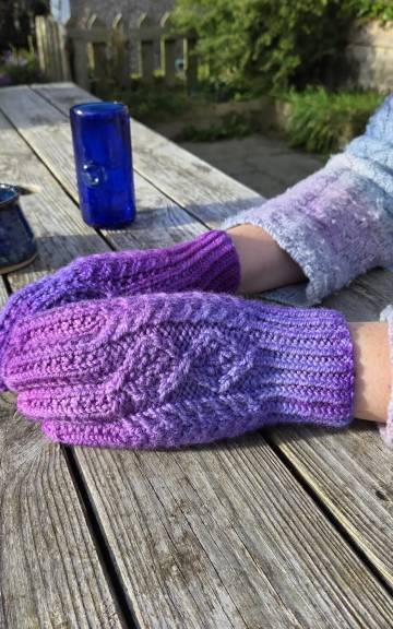 Hand dyed gloves - S