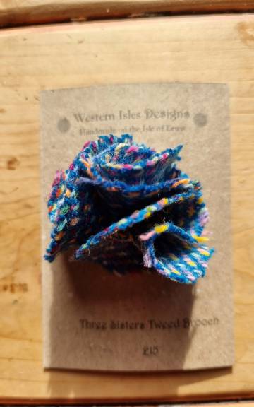 Three Sisters Tweed pin brooch