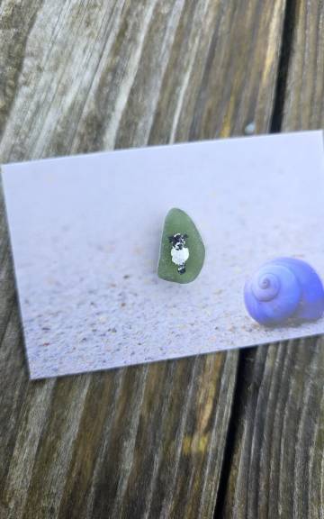 Painted sea glass pin badge