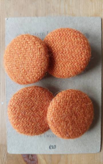 Harris Tweed buttons - 1 4