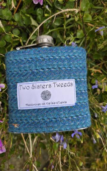 Hipflask with Two Sisters Tweed cover