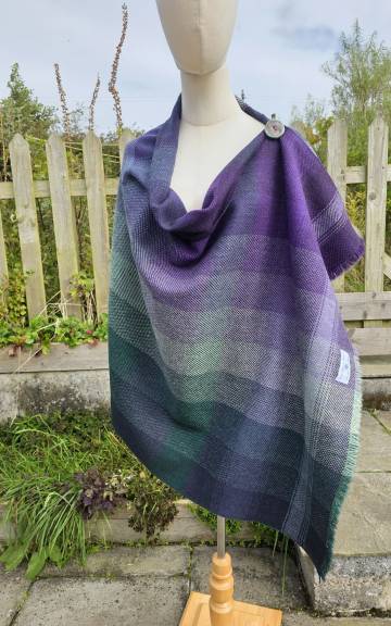 Three Sisters Tweed Shawl - 3 2
