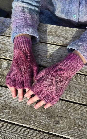 Hand dyed fingerless gloves M