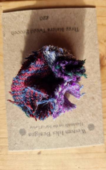 Three Sisters Tweed pin brooch