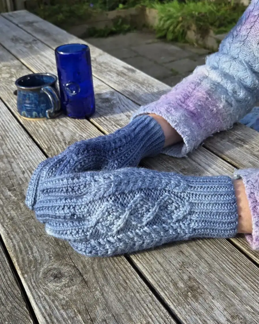 Hand dyed gloves - L