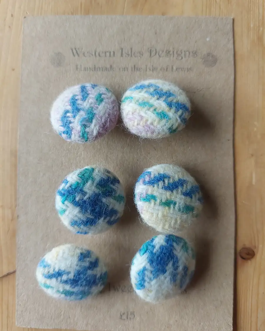 Amor Tweed Buttons - 1 2