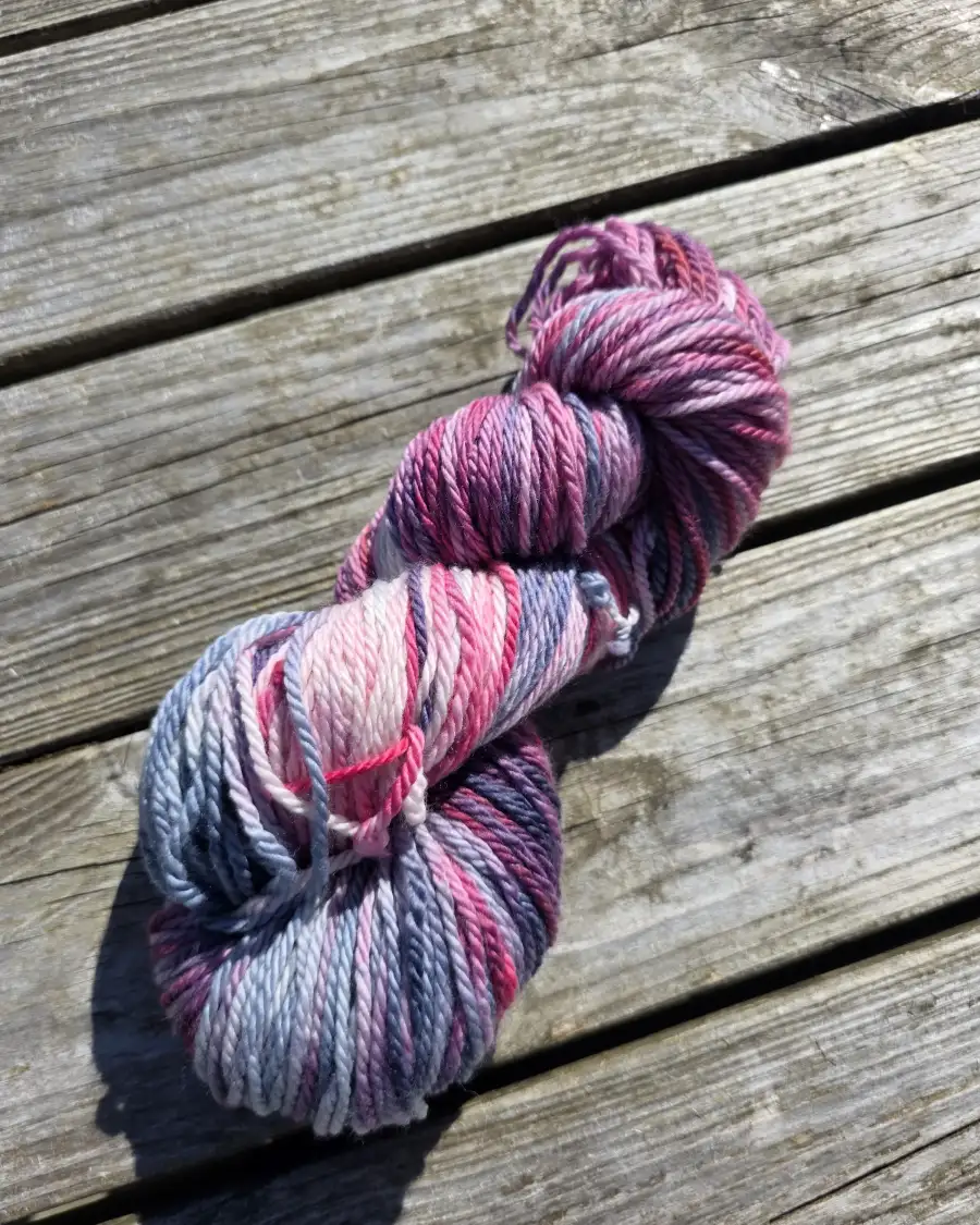 Hand-Dyed Yarn: 100% Merino, aran - 4